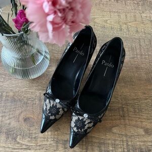 Línea Paolo Floral Lace Overlay Black Heels